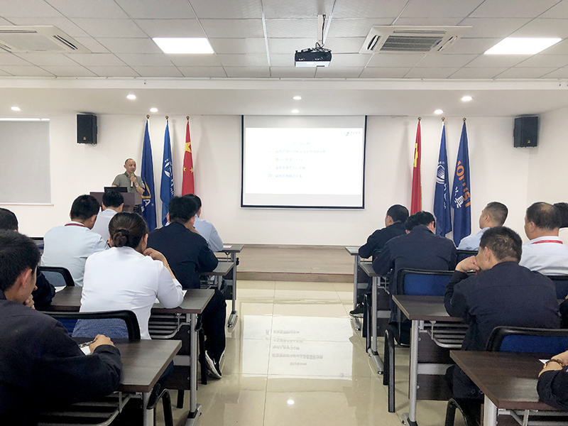 中達貨架召開設備管理專題技術(shù)研討會.jpg