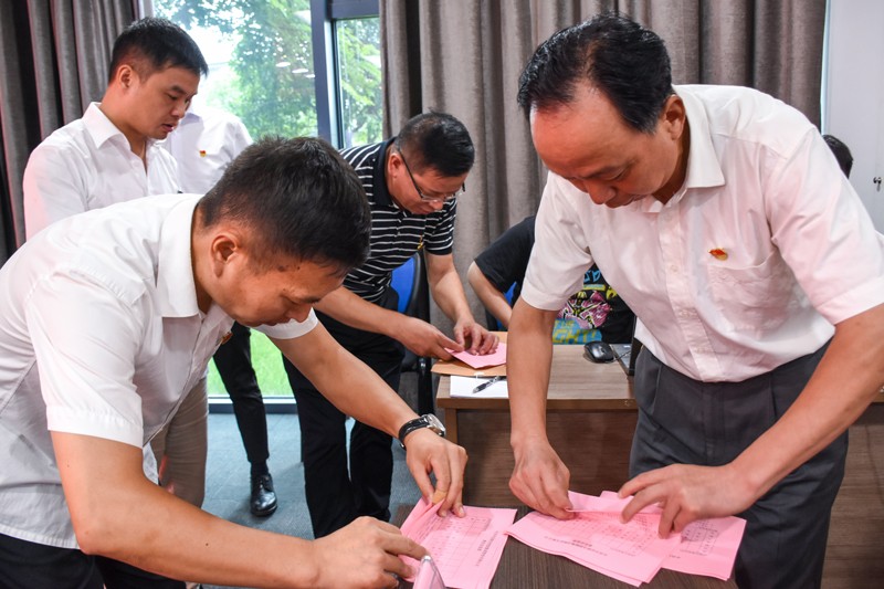 1593506277230047.jpg 11清點票數(shù)2.jpg