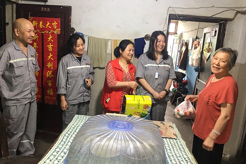 1593760795343006.jpg 慰問結(jié)隊(duì)?wèi)?.jpg